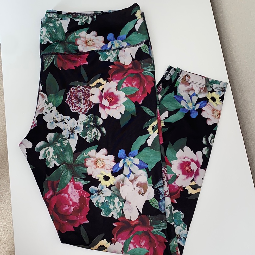 Nike size XXl calf length leggings. Thin and light Dri-fit